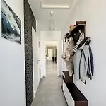 Maison 3 A 100m De La Avec Grande Terrasse, Jardin Clos Et Parking - - Fr-1-361-429 *