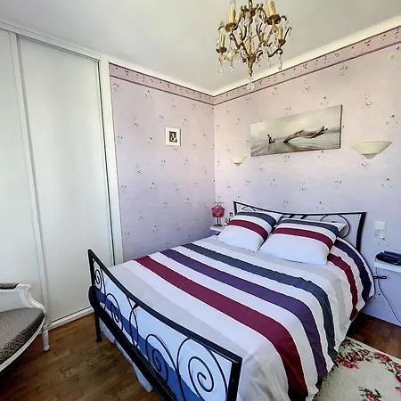 Сasa de vacaciones Maison 3 A 100m De La Avec Grande Terrasse, Jardin Clos Et Parking - - Fr-1-361-429