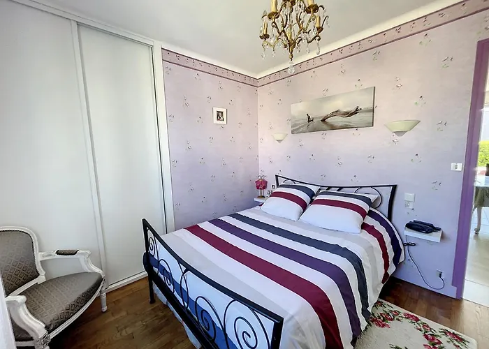 Сasa de vacaciones Maison 3 A 100m De La Avec Grande Terrasse, Jardin Clos Et Parking - - Fr-1-361-429